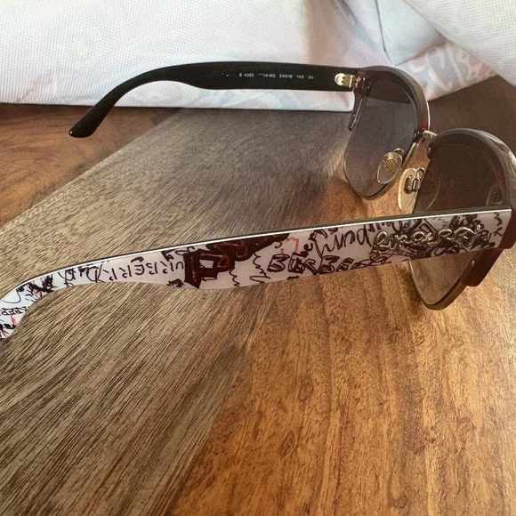 Burberry sunglasses - Picture 1 of 6